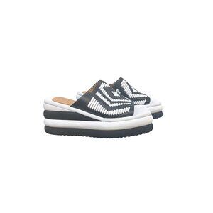 NWT LDP Black & White Slide-On Platform Sandals Size 6